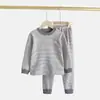 Estilo Outono e Inverno 10A Conjunto Térmico Antibacteriano Infantil Sem Costura Para Meninos e Meninas Roupas e Calças de Outono Respiráveis Absorventes de Suor Listrado