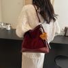 Otoño e Invierno Superficie de Gamuza 2025 Nuevo Bolso de Mujer Estilo Popular Caliente Bolso Cruzado Versátil Bolso de Cubo de Hombro Axila a la Moda