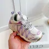 Zapatos infantiles de bloques de color retro con diseño de malla de pata de gato, zapatos casuales 2026 para niños y niñas, zapatillas escolares transpirables y de moda
