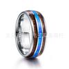 En stock una generación de anillo de acero de tungsteno con incrustaciones de madera de acacia y ópalo azul real de 8 mm de ancho