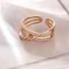 Europa y Estados Unidos venta caliente transfronteriza joyería moda viento simple micro incrustación forma de nudo abierto anillo de circón dorado para mujer