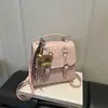 2026 Verão Nova Moda Estilo Universitário Retrô Grande Capacidade Simples Versátil Tendência Mochila Pequena de Ombro Único/Duplo