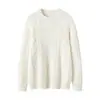 Novo estilo de suéter de cashmere grosso, canelado, com mangas raglan, caimento solto e relaxado, gola redonda, apresentando padrão trançado.