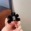 Tocado elegante de terciopelo negro con forma de diamante cuadrado de estilo coreano, con ocho palabras, pequeño clip de flequillo lateral, accesorios para el cabello de otoño e invierno para mujer