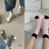 25 Meias Novas Outono/Inverno Estilo Coreano Color Block Lã Fina Meias Femininas de Cano Médio Simples Versátil Quente Meias Largas Fashion