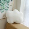 Almohada geométrica tridimensional de estilo nórdico con nubes y flores torcidas, estilo abstracto de celebración de Internet, almohada creativa para sofá de casa de familia.