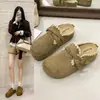 Mules fechadas slip-on de moda preguiçosa para mulheres, novo modelo 2026, chinelos versáteis slip-on de sola grossa que aumentam a altura para uso externo no outono
