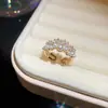 Anillo de Flor de Mariposa de Zircón Brillante de Jardín Monet con Perla Anillo de Dedo Índice de Gama Alta Chapado en Oro Real de 14K Joyería de Mano