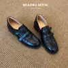 Sapatos Femininos Pequenos de Couro Estilo Britânico Retrô Academia 2026 Mocassins Para o Trabalho Velcro Salto Médio Grosso Sapatos de Salto Único Salto Novo Estilo