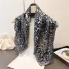 Pañuelo Cuadrado Estampado Versátil tipo Seda para el Lugar de Trabajo, Chal, Bufanda para el Cuello, Corbata de Cuello de Alta Gama, Pañuelo Cuadrado Pequeño, Pañuelo para la Cabeza, Pañuelo de Seda, Bufanda para Mujer