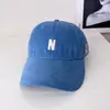 Nueva Gorra de Béisbol con Visera Amplia Bordada con Letras Sombrero Casual Versátil Pico de Pato Otoño e Invierno Protección Solar Todas las Estaciones Sombrero de Pareja de Moda