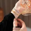 Pulseira Flor de Grama da Sorte Vazada em Zircônia Moda para o Dia a Dia Versátil Pulseira Exquisita Temperamento Senso Avançado Pulseira de Nicho
