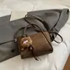 Cesta de Verduras Retro Bolso Pequeño para Mujer 2025 Nuevo Bolso de Mano Mate Bolso Cubo Otoño e Invierno Moderno Bolso Cruzado de Gamuza