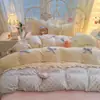 Estilo Princesa de Inverno Bolinhas Aconchegante Quente Leite Fleece Conjunto de Quatro Peças Fleece Dupla Face Cobertor de Coral Lençol de Cama Conjunto de Três Peças