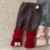Conjunto de tres piezas para bebé estilo coreano otoño e invierno de 1 a 3 años 2026 nuevo chaleco ligero de plumas y mallas traje térmico