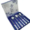 Conjunto de Presente com Cabo de Cerâmica Porcelana Azul e Branca Louça Seis Peças Fabricante Atacado Logo Personalizável Cabo de Cerâmica para Uso Doméstico