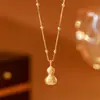 Collar Colgante de Calabaza Cepillada Chapada en Oro con un Nuevo Diseño Estilo Chino, Cadena Versátil para Clavícula de Lujo Ligero para Mujeres