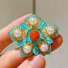 Exquisita Broche de Flor Roja Natural del Sur Seiko
