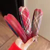 Diadema de Cuadros Rojos de Gama Alta con Ala Ancha para Mujer, Año Nuevo 2026, Accesorio Versátil para el Cabello, Elegante Diadema para Lavarse la Cara