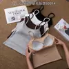 Tecido felpado de outono e inverno, regata lisa versátil para mulheres, simples e elegante, efeito emagrecedor, com bojos de látex embutidos, alças finas e uma base quente.