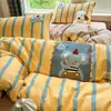 Juego de ropa de cama de cuatro piezas, de algodón, cepillado, con temática de dibujos animados, que incluye una funda de edredón gruesa bordada con toalla, una sábana bajera y un juego de tres piezas de sábanas, adecuado para dormitorios de estudiantes