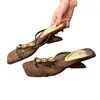 Sandalias de tanga estilo francés con tiras de pedrería para mujer, bordadas, vintage, impresionante modelo nuevo 2026, sandalias de cuña florales de verano
