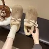 Nuevos zapatos de algodón con forro cálido y peludo para otoño e invierno 2026, con un tacón oculto, adecuados para usar al aire libre, y una suela gruesa con forro de polar.