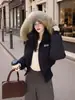Chamarra de plumón de pato blanco para invierno, corta, con capucha y cuello de piel, para mujer, efecto reductor de cintura, chamarra de plumón pequeña y de alta gama