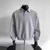 Sudadera de retazos desconstruida estilo americano con cuello para hombre, polo casual de otoño de corte limpio con hombros normales, capa base casual de manga larga