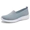 Zapatos Tejidos Voladores de Gran Tamaño Personalizados Transfronterizos para Mujer Otoño Mocasines Ligeros para Exportación Zapatos Perezosos para Madres de Mediana Edad y Mayores