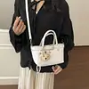 Bolsa Saco de Couro Macio Nova Tendência Retrô Primavera 2026 para Mulheres, Bolsa de Ombro Transversal Versátil para o Dia a Dia, Bolsa de Mão Estilosa