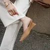 Sapatos trançados vintage estilo resort de nicho, novo modelo de início de outono de 2026, tamancos externos estilo old money, chinelos fechados para mulheres