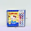 Caderno Espiral Adesivo de Desenho Animado Fofo Macio Livro de Páginas Coloridas com Adesivos de Emoji Super Fofos Vem com Pinça para Remover e Colar, Mãos Limpas