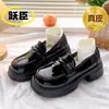 Zapatos de Cuero Negros Gruesos Versátiles Estilo Retro con Punta Redonda para Mujer 2026 Nuevo Otoño Estilo Francés Tacón Grueso Mocasines Estilo Británico