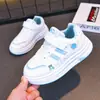 Zapatos para Niñas Campus Zapatos Blancos Primavera Nuevo Estilo Primavera Niños Suela Suave Casual Deportivos Zapatos de Tabla Niñas Estilo Popular