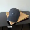 ¡Ladrones fuera del sombrero! Gorra de béisbol retro roja de tela suave ~ Preparación bi para mujeres coreanas ~ ¡Gorra pequeña para lucir en primavera y verano!