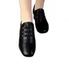 Novos sapatos femininos de couro macio estilo chinês, novo modelo de outono 2026, sola macia, antiderrapantes, modernos e versáteis, sapatos de couro de trabalho vintage para mães