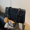 Bolso vintage para mujer, gran capacidad, nuevo otoño e invierno 2024, informal, combinable, de alta gama, bolso de trabajo de un solo hombro para mujer.