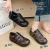 Mocassins estilo retrô britânico para mulheres, nova coleção outono 2026, com detalhes de fivela, sola plana, sapatos casuais versáteis, estilo tênis de treino alemão