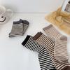 Meias listradas meias infantis de comprimento médio mocha outono e inverno meias estilo japonês estilo coreano primavera e outono vintage ins estudantes da moda