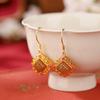 Pendientes colgantes de plata de ley S925 con diseño de cera de abejas bañada en oro y nubes auspiciosas retro con diseño de diamantes Ruyi, con temperamento que combina con todo.