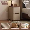2025 Nuevo Modelo Pequeño para Hogar Dormitorio Estilo Vintage Crema Simple Moderno Gabinete de Almacenamiento Sin Instalación Madera Maciza Mesita de Noche
