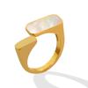 Anillo abierto ajustable con diseño de conchas marinas blancas retro europeas y americanas, anillo para mujer de acero de titanio, joyería de fábrica transfronteriza al por mayor