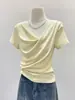 Camiseta Tendência de Verão Jovem com Gola Franzida Plissada Irregular de Manga Curta Ombro a Ombro Moda Única Versátil