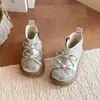 Botas Martin con Lazo de Mariposa para Niñas 2026 Otoño/Invierno Nuevo Estilo Suela Suave Cómodas Elegantes Botas de Piel Niños Medianos y Grandes Botas de Cristal