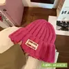 Chapéu de Lã Trançado Grosso Tendência 2025 para Mulheres para Outono e Inverno, Versátil, Circunferência da Cabeça Grande, Solto, Quente, Gorro que Afina o Rosto