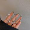 Pendientes de anillo liso transfronterizos europeos y americanos con aguja de plata, pendientes de nicho de viento frío, pendientes de temperamento de moda, lujo ligero, sentido de alta gama