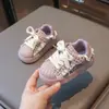 Zapatos para Caminar de Bebé y Niño Pequeño 2026 Primavera/Otoño Nuevos 0-1-2 Años Punta Cerrada Anticolisión Niña Bebé Princesa Punta de Concha Zapatillas de Tablas