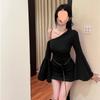 Primavera 2025 versão coreana de garotas de boate quentes vestido de manga bufante com ombros inclinados temperamento socialite saia fina e fina