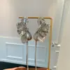 Aretes de Borla de Pétalo de Flor de Aguja Plateada para Mujer Moda Europea y Americana Nicho Versátiles Pendientes Lujo Ligero Pendientes de Gama Alta Venta al por Mayor